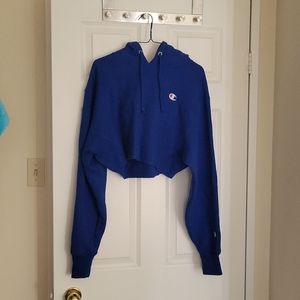 Champion cropped hoody - blue in size small